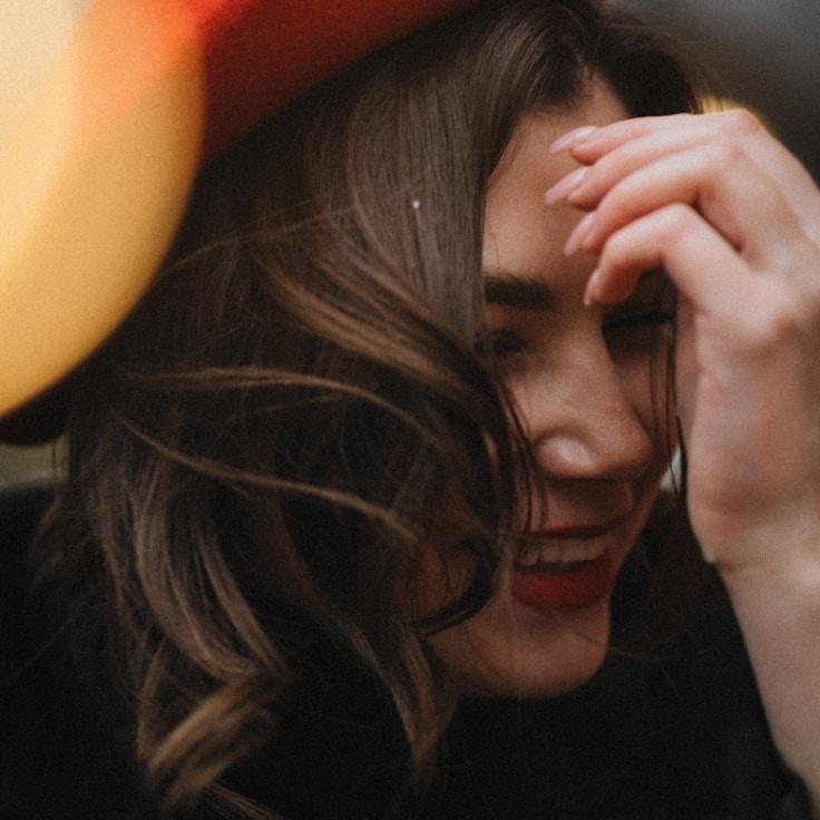 Jordan Kim, Client Relations Director, discussing corporate gifting strategy with business clients